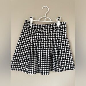 Y2K Forever 21 pleated Black and White Houndstooth Skirt NWOT size SMALL